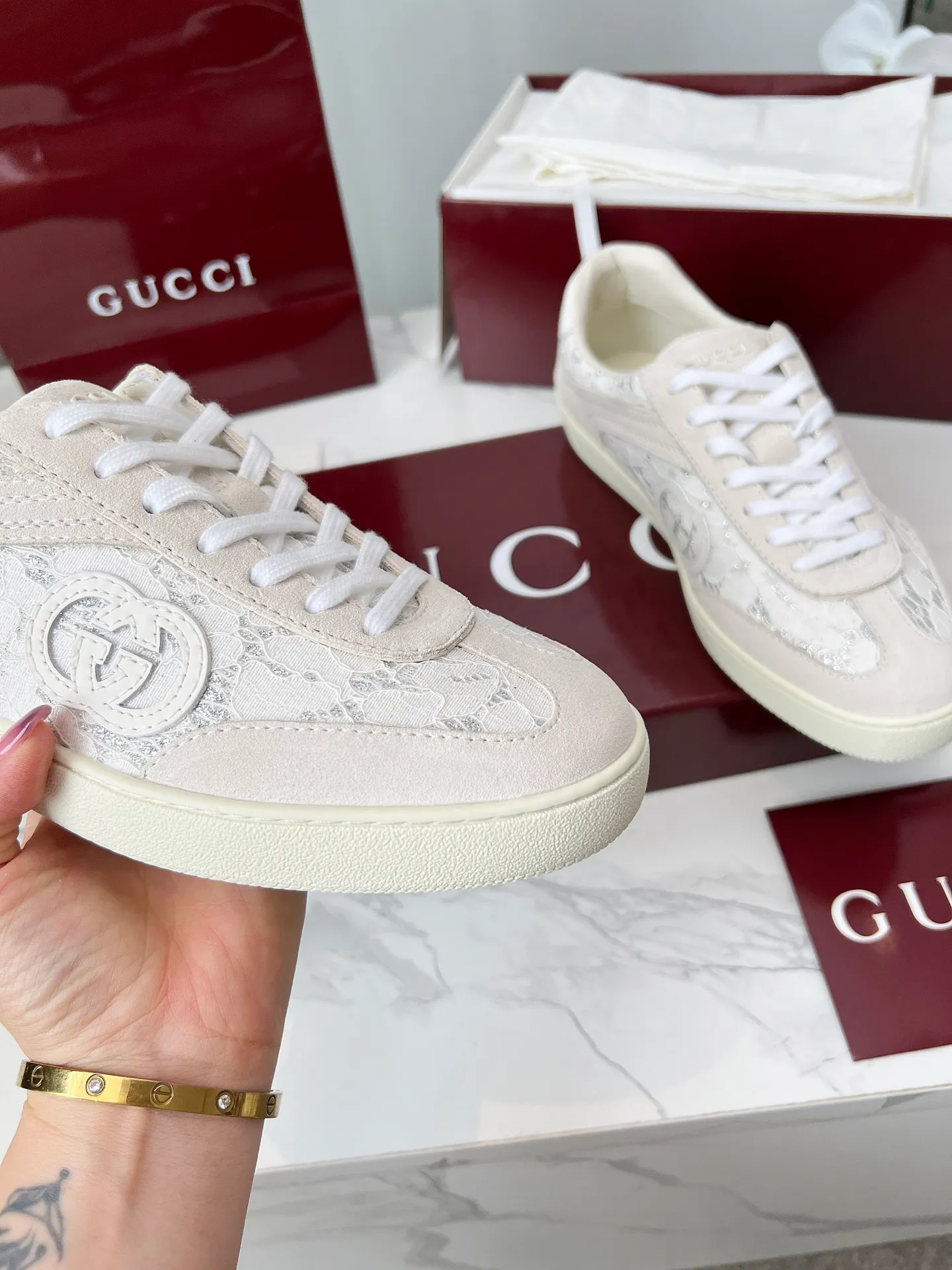 👟👟Ex-factory price 520👟👟 High version GUCCI's latest moral training shoes🔥🔥Double G leather with three-dimensional Gucci letters. The 3D effect creates a free flowing texture of the entire shoe, smooth line design. Light, comfortable and breathable, women's size 35-40, men's size 39-45